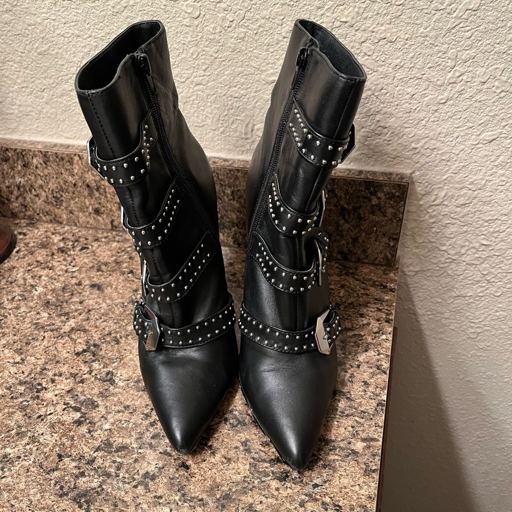 Studded Black Leather Boots

***No BOX***
one scuff mark noted by back heel